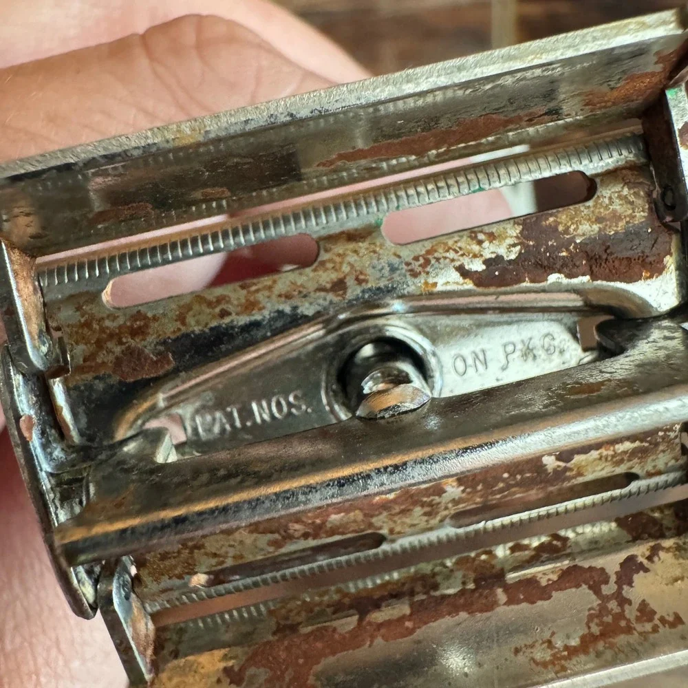 Vintage 1960s Gillette Flare Tip Super Speed G1 Safety Razor‎ & Case Platinum